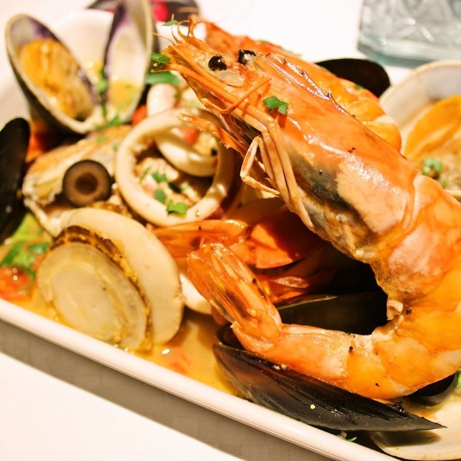 鮮魚と魚介のアクアパッツァ（1890円）