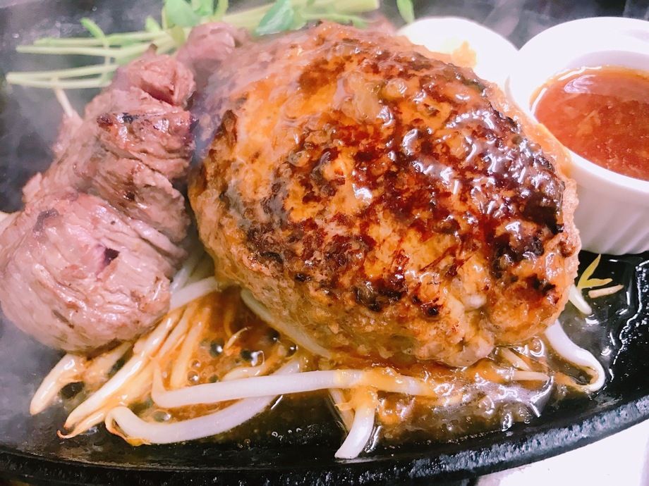 黒毛和牛ハンバーグ＆黒毛和牛赤身ロースステーキランチ（1,590円（税抜））