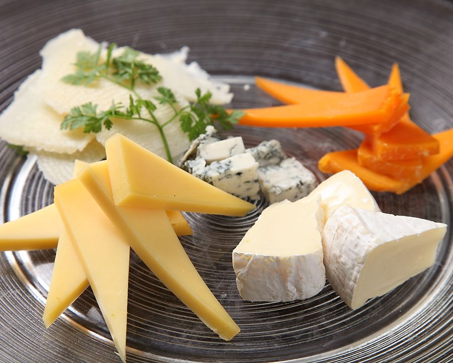 チーズの盛り合わせ（1290円）