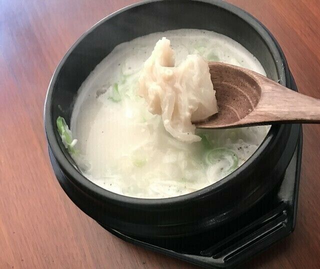 牛骨　コラーゲンスープ　アキレス腱入り　（1,400円　　ちゃんぽん麺付＋100円）