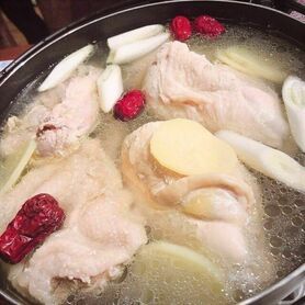 薬膳水炊き（タッカンマリ）コース　　国産ハーブ鶏使用、特製たれ2種
