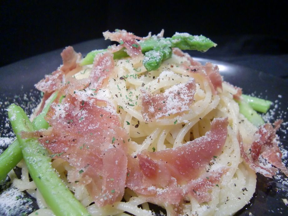 パスタビアンコ生ハムのせ