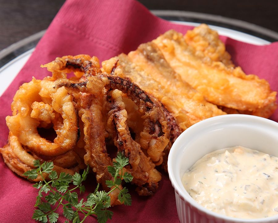 イカと魚のフリット　自家製タルタルソース（990円）