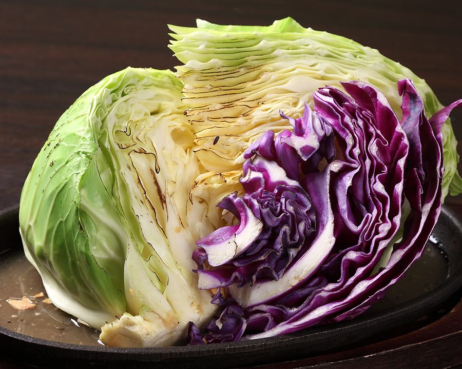 キャベツとアンチョビの鉄板焼き（790円）