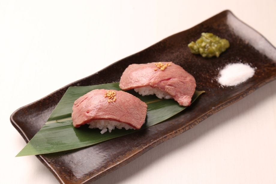 炙り肉寿司三貫