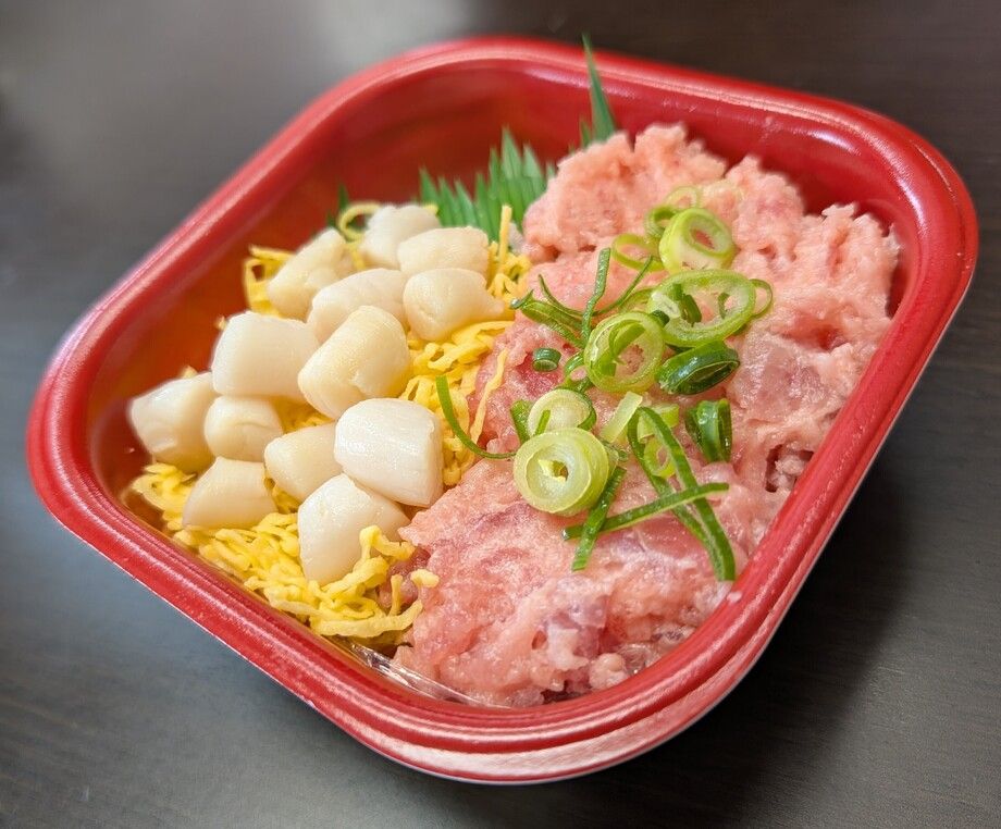 貝柱ねぎとろ丼（並盛680円（税込）～）