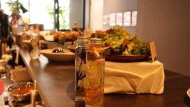 忘年会/歓送迎会 / 女子会 / ママ会！お食事10品3,000円コース！飲み放題付4,300円！！