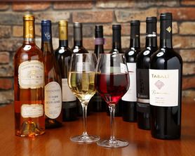 ワインセラーに赤・白・泡が常時100本！CPのよいものをセレクト