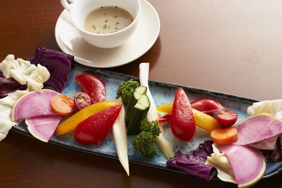 フレッシュ野菜のクリーミーバーニャカウダ（880円）