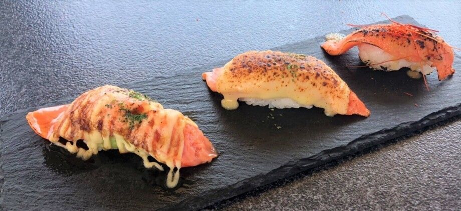 サーモン炙り三種 （マヨ・チーズ・味噌）（480円(税込)）