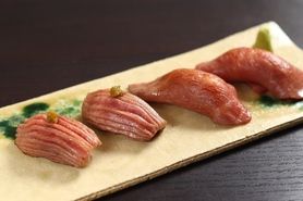 炙り牛寿司   1貫