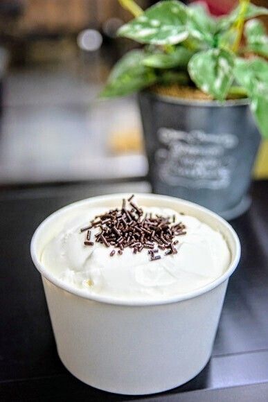 生クリームたっぷりカップシフォン（340円(税抜)）