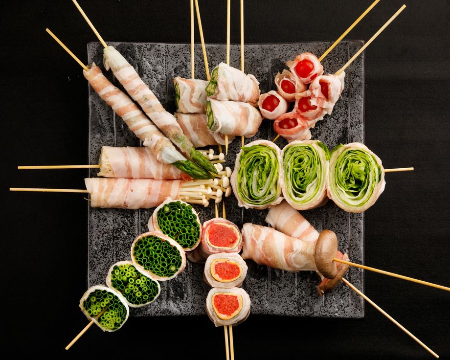 白金豚と地場野菜の野菜串巻き串（190円～（税別））