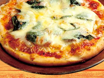 『ピザ』リングイッサ＆バジル　自家製のモチモチした生地にリングイッサ(ソーセージ)とバジルを