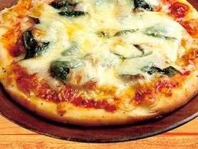 『ピザ』リングイッサ＆バジル　自家製のモチモチした生地にリングイッサ(ソーセージ)とバジルを