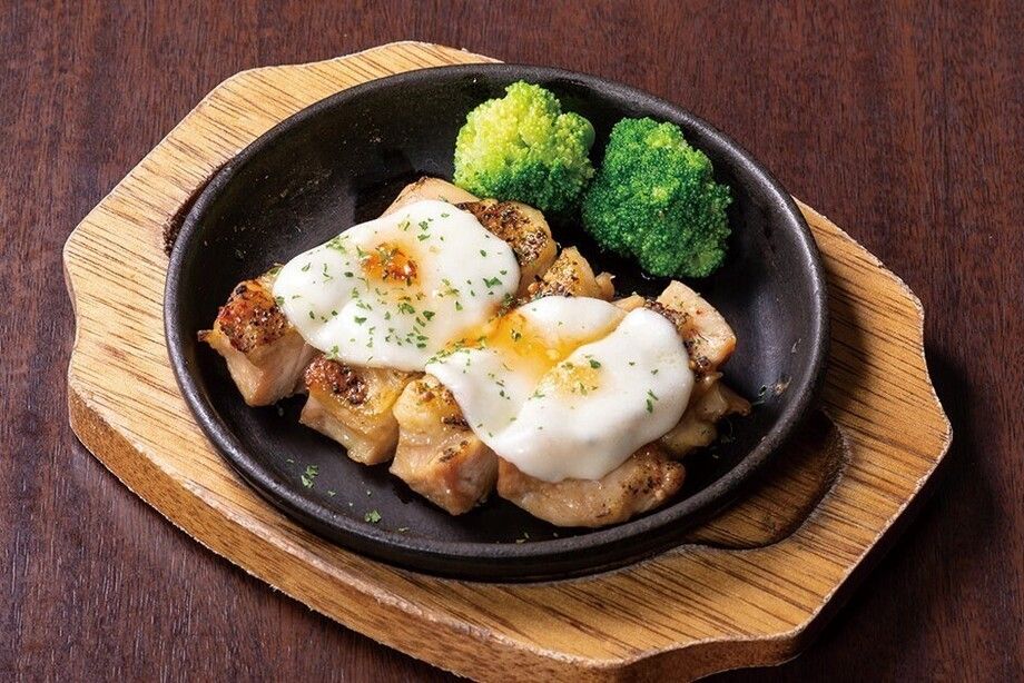 チーズグリルチキン（830円(税込み913円)）