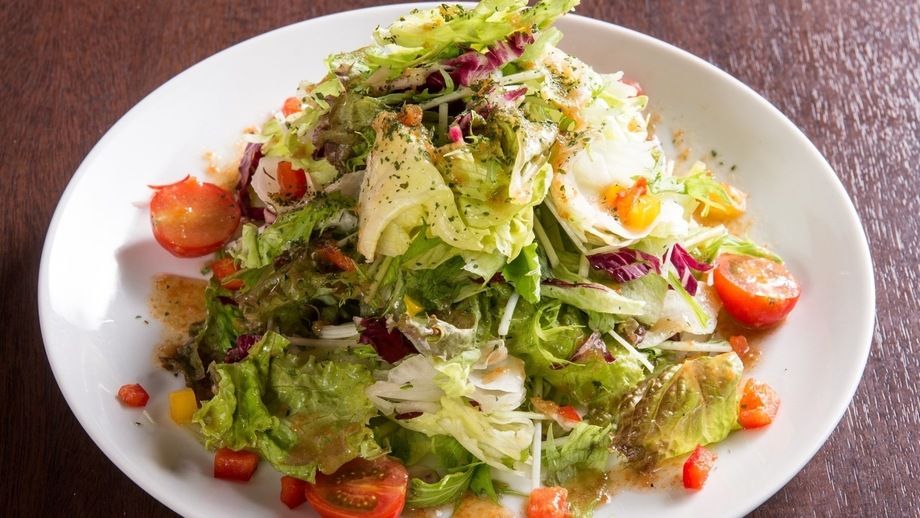 Vivaオリジナルサラダ（730円(税込み803円)）