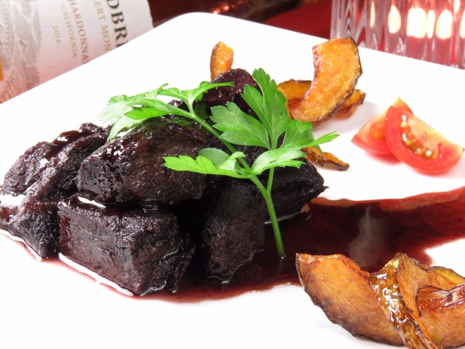 【肉】赤ワインでじっくり煮込んだ牛ホホ肉のラグー（1480円）