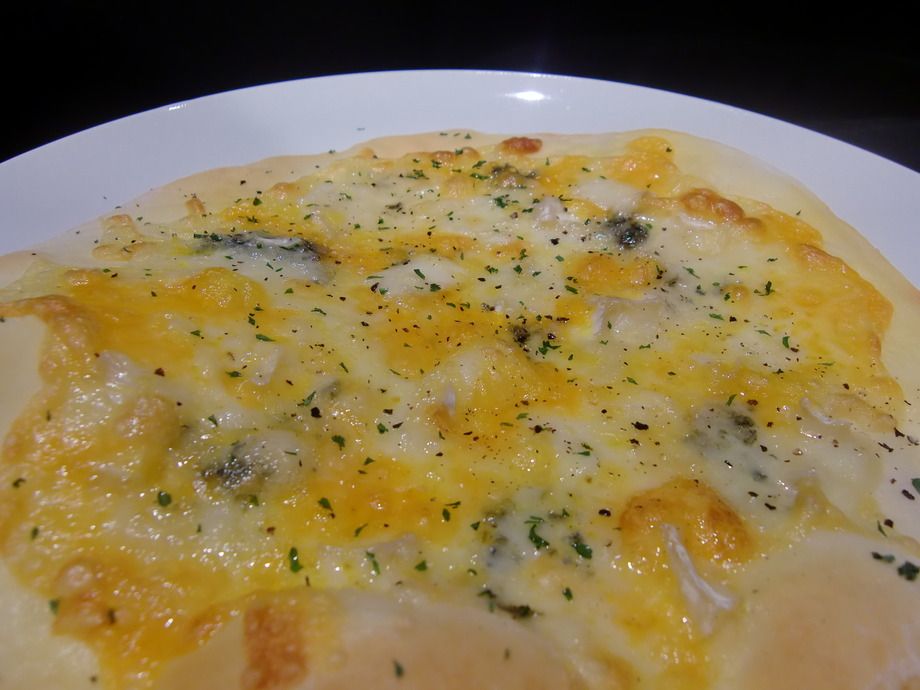 4種のチーズピザ