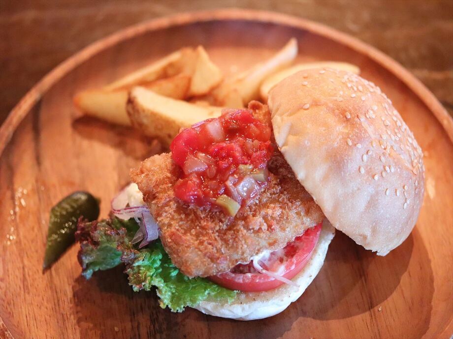  FISH BURGER〜フィッシュバーガー〜	（1,340円 ）