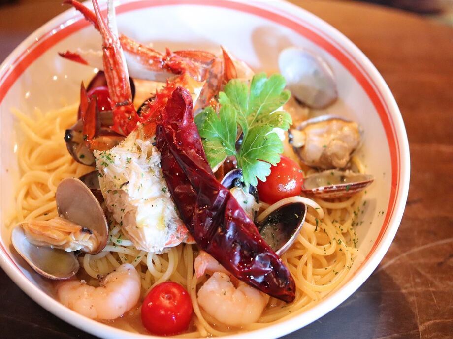 LUXURY SEAFOOD〜渡り蟹の贅沢ペペロンチーノ〜	（1,680円 ）