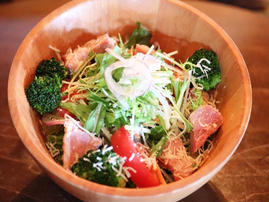 CAESAR SALAD〜シーフードサラダ〜	（800円 ）