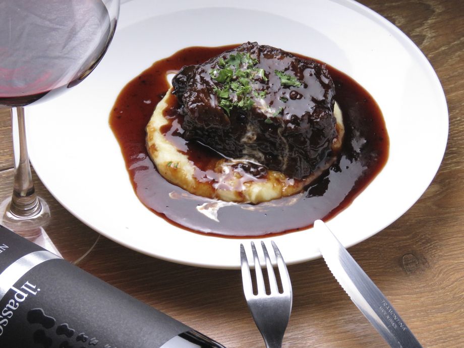 【温菜】牛ホホ肉の赤ワイン煮込み