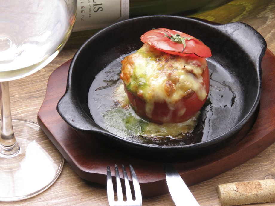 【ジビエ＆レア肉】猪とラクレットのトマトファルシグラタン