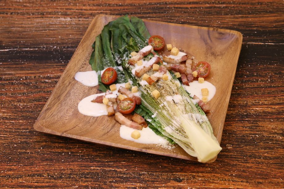 ロメインレタスの焼きシーザーサラダ