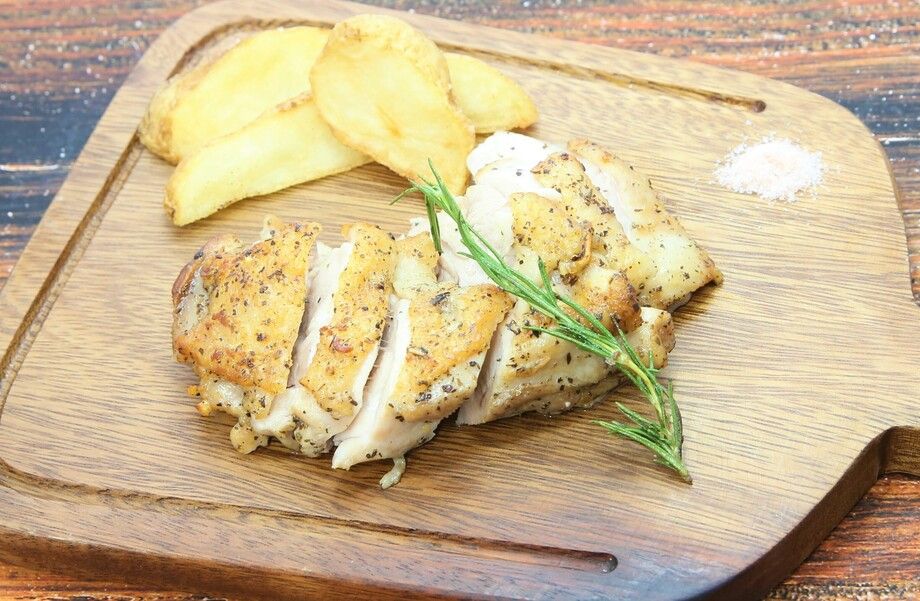 大山鶏のバジルチキンステーキ