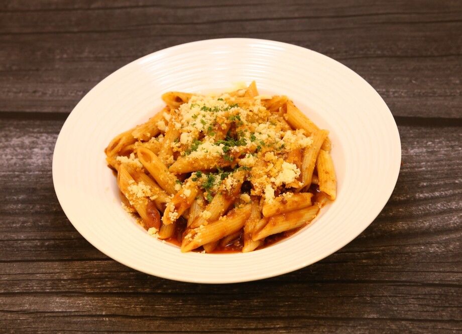 じっくり煮込んだ　自家製ボロネーゼのペンネ