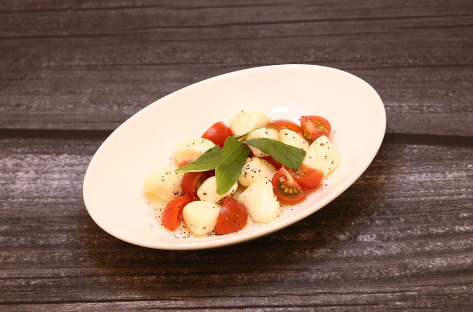 トマトとモッツァレラチーズのカプレーゼ