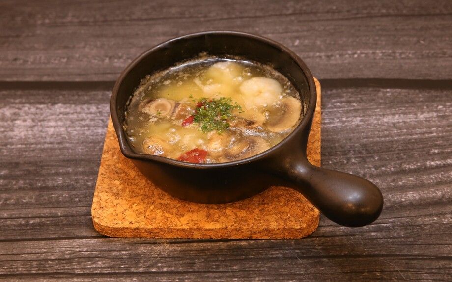 海老とマッシュルームのアヒージョ