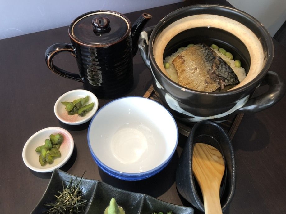 名物　鯖出汁でたく土鍋飯（1138円（税抜き））