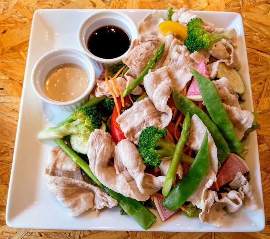 銘柄豚＆10種野菜の冷しゃぶサラダ