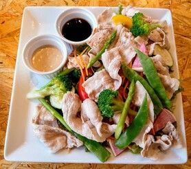 銘柄豚＆10種野菜の冷しゃぶサラダ