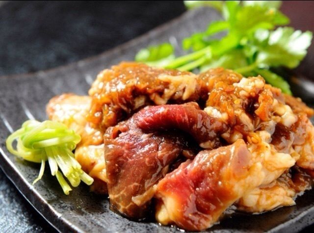 自家製タレの牛カルビ（¥1,000）