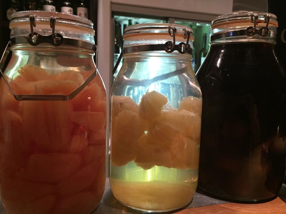 自家製果実種（レモン、無糖グレープフルーツ、パイン、サングリア赤）（380円〜）