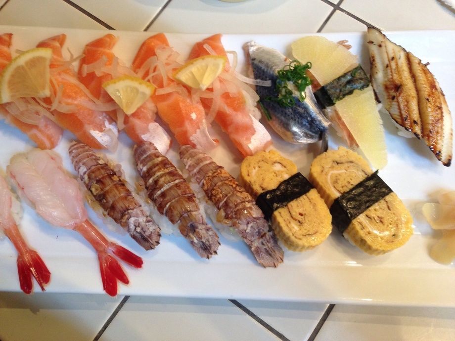 寿司オーダーバイキング  30種の中からスキなネタを選んで記載していただきます。 オーダーは3回となります。大人の方は最大30個まで、お子様は15個まで(3歳から5歳)ご注文いただけます。バイキングご注文のお客様はグループ全員バイキングでお願い致します。