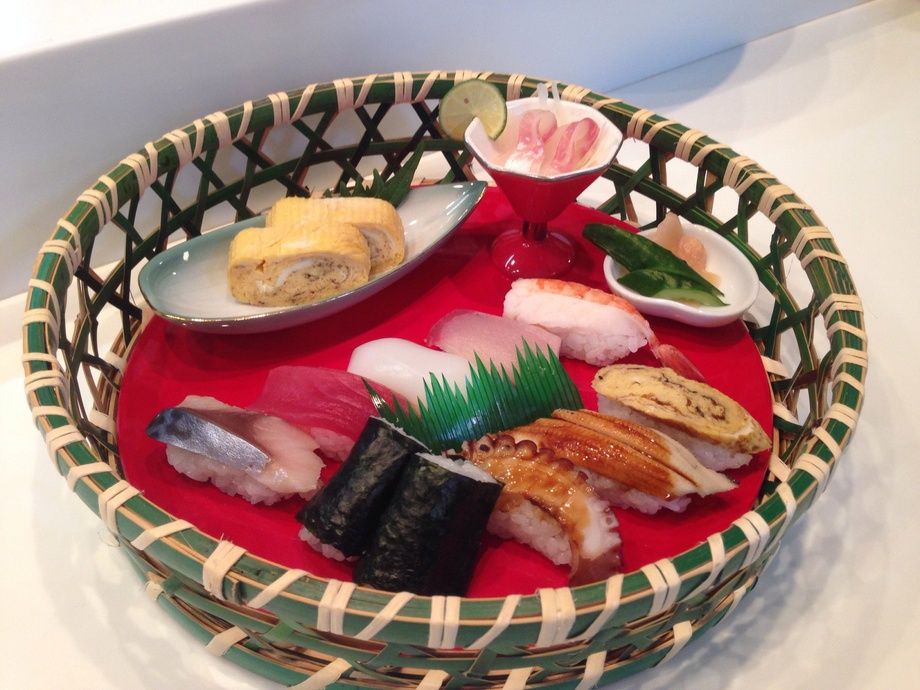 盛り合わせ：玉子焼き カルパッチョ 野菜の煮物 赤だし付きです。