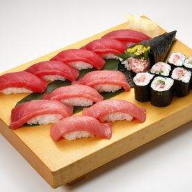 最強本まぐろセット Fresh Bluefin Tuna Sushi Combo 