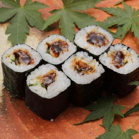 穴キュウ巻き Sea Eel And Cucumber 