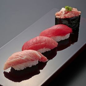 本まぐろ4貫セット Tuna Nigiri 4 pieces “色んな部位を味わってほしいからこれだけ4貫！” 