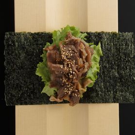 リブロース焼肉手巻き Juicy rib-eye beef yakiniku hand roll 