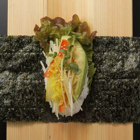 【New】アボカド＆ベジ手巻き Avocado ＆ Vegetable Hand Roll［Vegetarian］ 