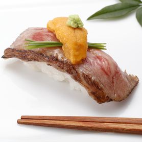 佐賀牛A5大とろレアステーキうにのせ Saga Beef A5 Stake Topped With Sea Urchin 