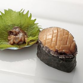 活鮑(肝付き) Live Abalone (with the liver) 