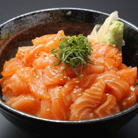 【NEW】漬けサーモン丼 Salmon Bowl 
