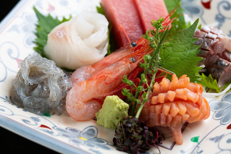 【泉】　　　5500円（天ぷら5種（魚介3種、野菜2種）、酒菜3品）