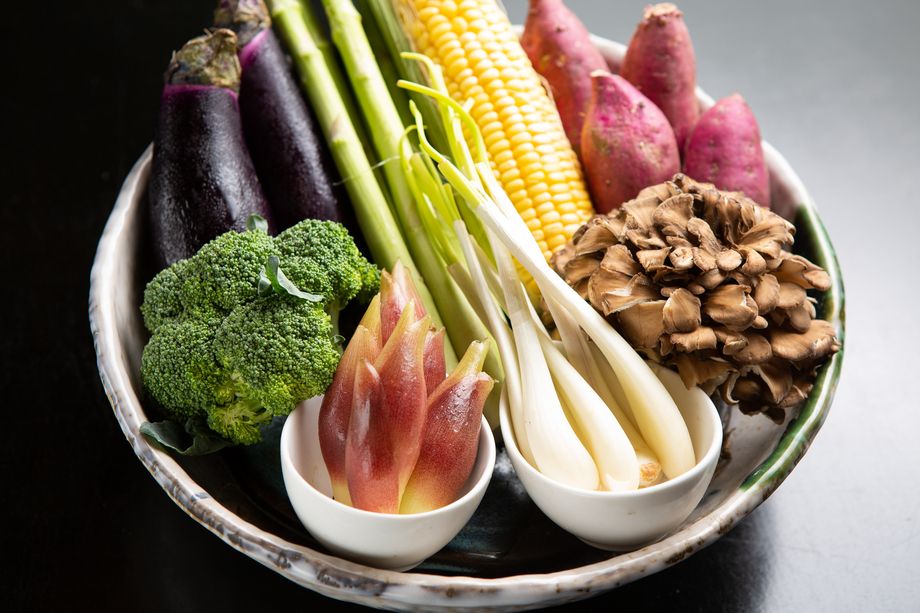 【蘭】　　　6500円（天ぷら7種（魚介4種、野菜3種）、酒菜3品）